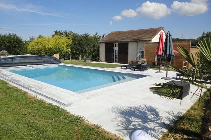 Maison de vacances pour 2 personnes, avec piscine et jardin à Châteauvieux