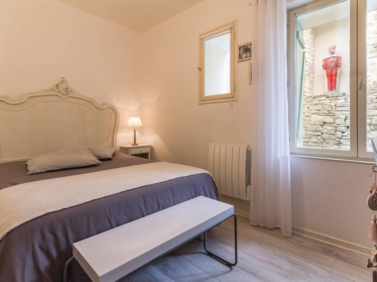 Charmante maison au cœur du village avec cour et parking, proche du château in Ancy-le-Franc, Région d'Avallon