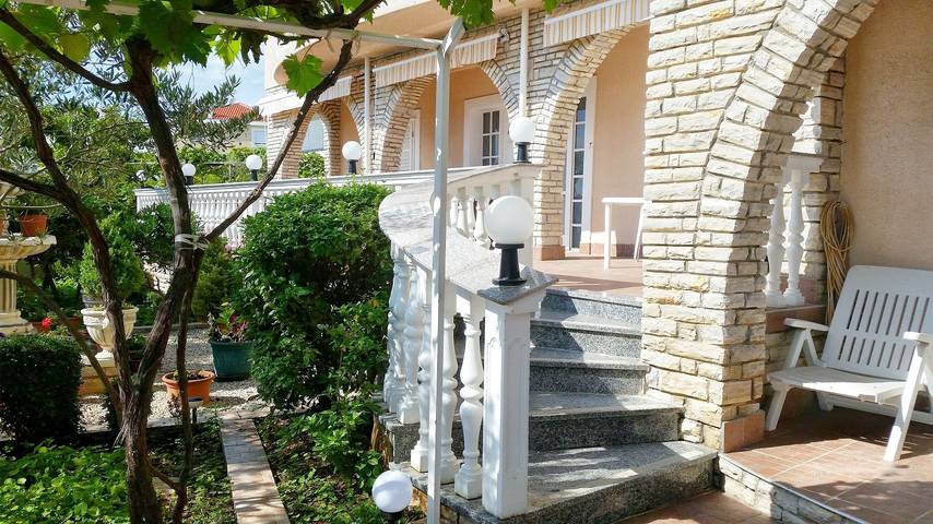 Ferienwohnung für 4 Personen, mit Balkon/Terrasse in Grad Šibenik - 3