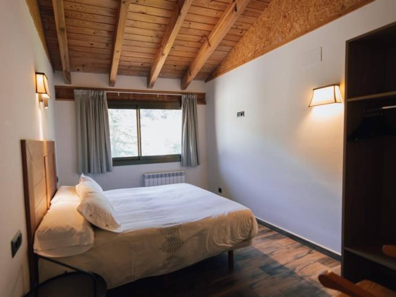 Entire apartment, Luxury 3-bedroom apartment in Montardit de Baix in Soriguera, Catalan Pyrenees