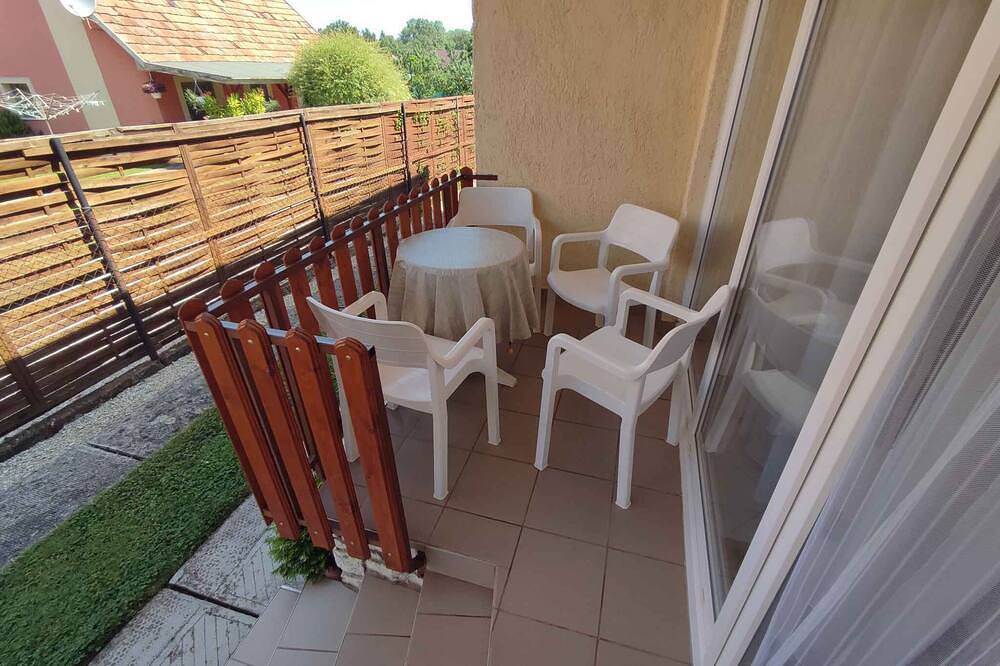 Ganze Wohnung, Ferienwohnung in der Nähe vom Strand in ruhiger Straße in Balatonszemes, Plattensee Südufer