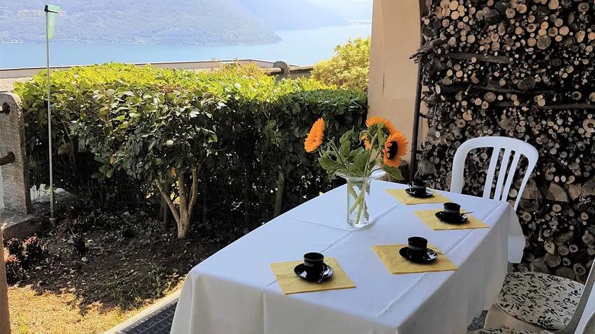 Ferienwohnung für 5 Personen, mit Garten und Pool sowie Terrasse in Brissago