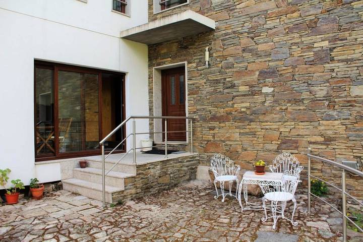 Casa de férias para 10 pessoas, com jardim e vista para o lago e ainda vista em Bragança