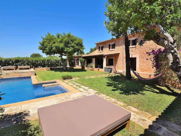 Traditionelle Finca mit privatem Pool, 4 Schlafzimmer, nahe Palma für bis zu 8 Personen in Santa Maria del Cami, Mallorca Inselmitte