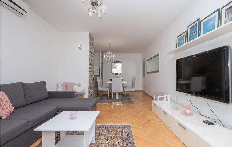 Ferienwohnung für 4 Personen, mit Terrasse und Garten in Makarska - 3