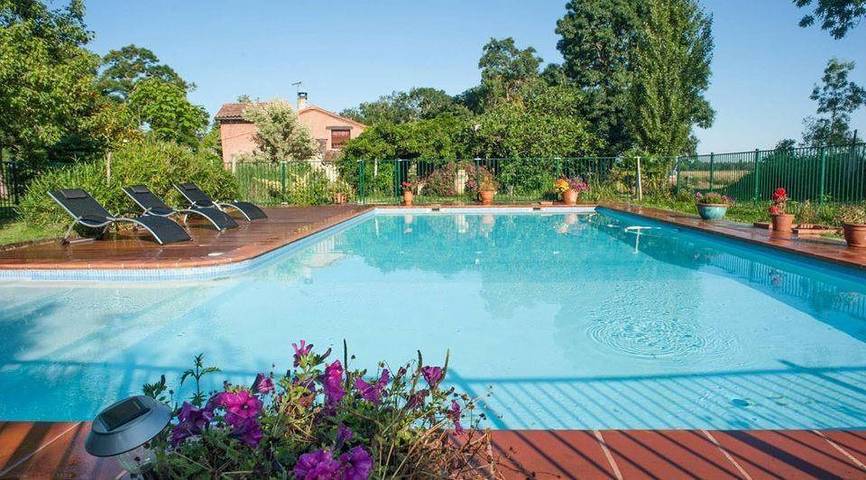 Location de vacances pour 5 personnes, avec Terrasse ainsi que Jardin et Piscine à Poucharramet