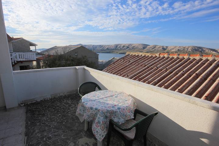 Ferienwohnung für 2 Personen, mit Pool und Balkon/Terrasse in Novalja