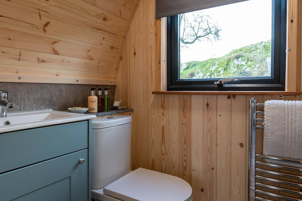 Luxury Glamping Pod with underfloor heating, on a working farm (Dog-friendly) in Lake District
