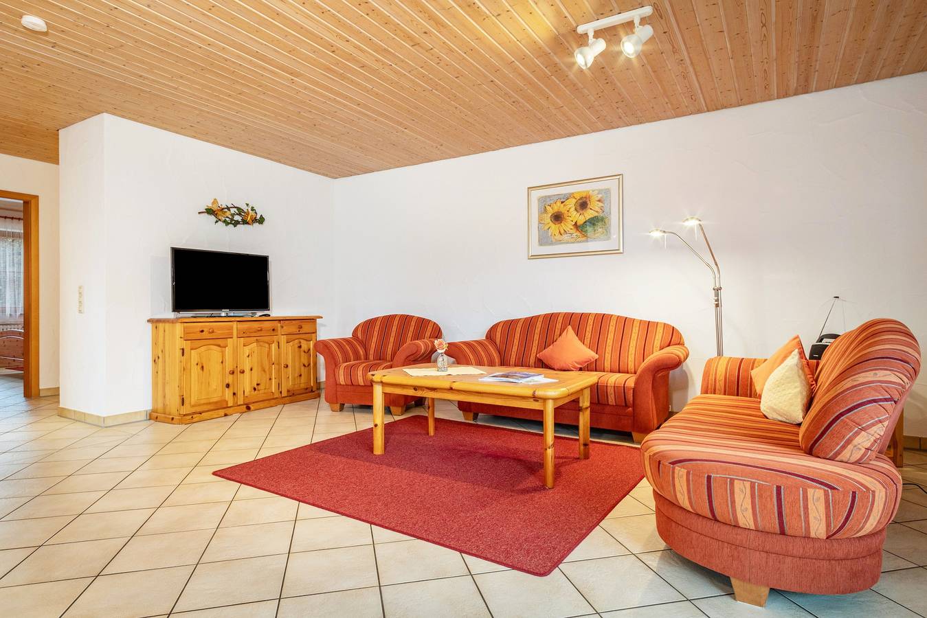 Ganze Wohnung, Ferienwohnung 1, 73qm mit privater Terrasse, Gemeinschaftsgarten und Wlan in Kressbronn am Bodensee, Region Bodensee-Oberschwaben