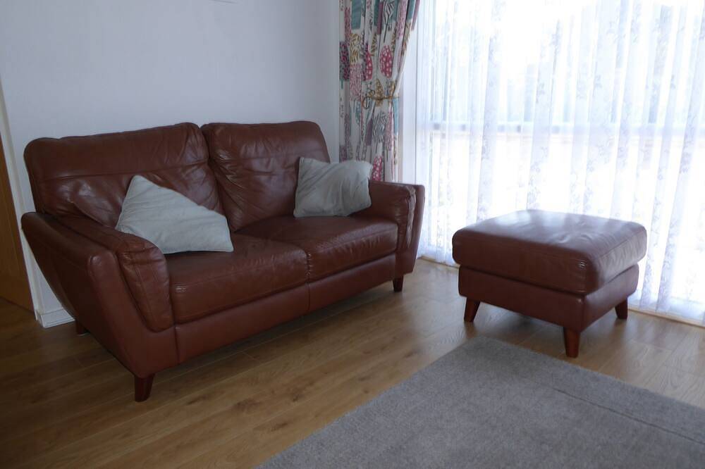 Detached bungalow on private estate mins walk to beach  no main roads to cross in Dymchurch, Kent