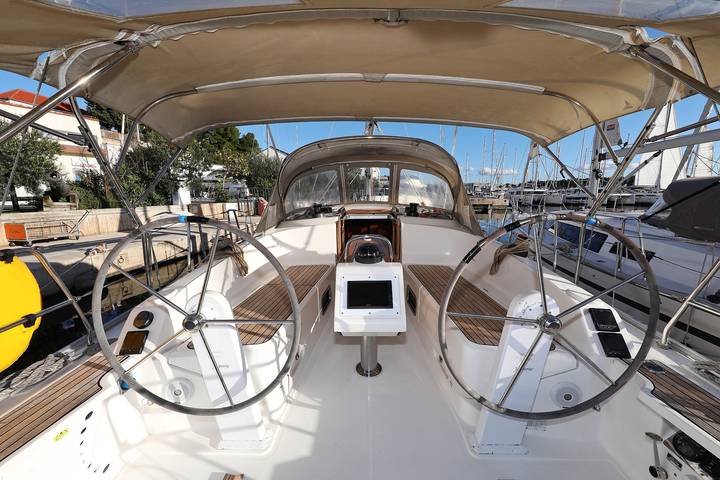 Boat for 4 people with hot tub in Vancouver, British Columbia