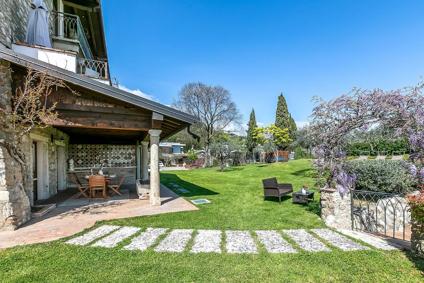 Agriturismo per 4 Persone in Padenghe sul Garda, Prealpi Gardesane