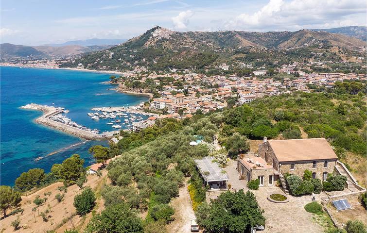 Casa vacanza per 18 persone a Ogliastro Marina
