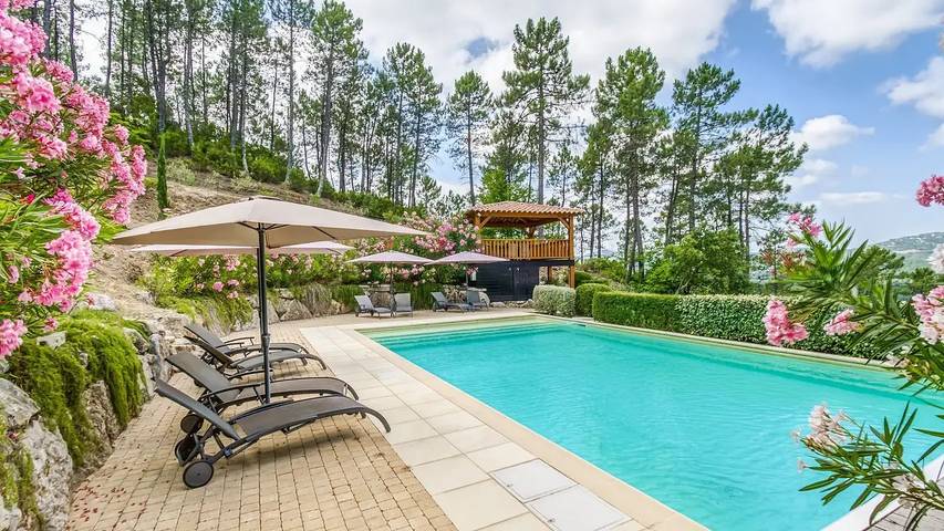 Vakantiehuis voor 16 personen, with Balkon and Terras as well as Tuin and Zwembad in Le Muy