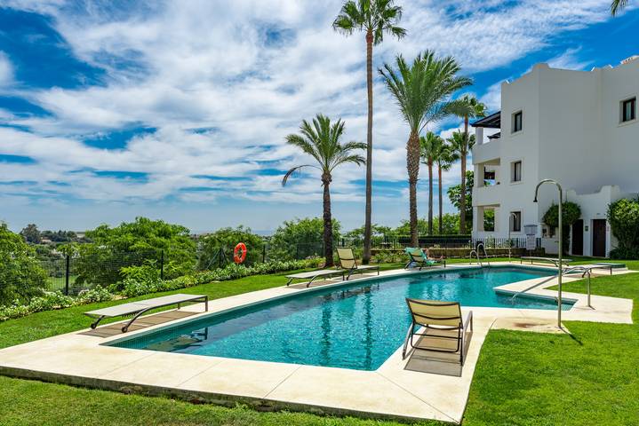 Chalet para 4 personas, con vistas y jardín además de terraza y piscina en Casares