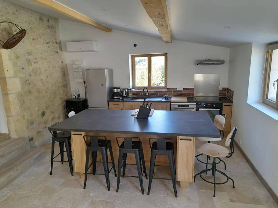 Two-Bedroom House in Saint-Vincent-de-Barrès, Privas (arrondissement)