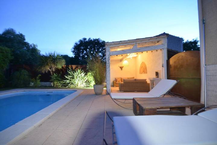 Cottage pour 2 personnes, avec piscine ainsi que jardin et vue à Saint-Victor-la-Coste