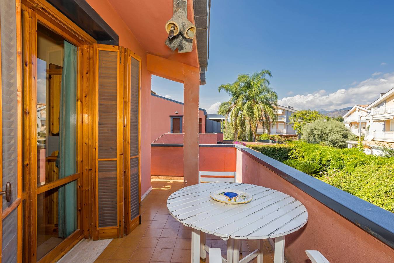 Entire apartment, Apartment 'Oleandri Beach Resort' with Sea View, Shared Pool and Air Conditioning in Recanati (Sicily), Giardini-Naxos