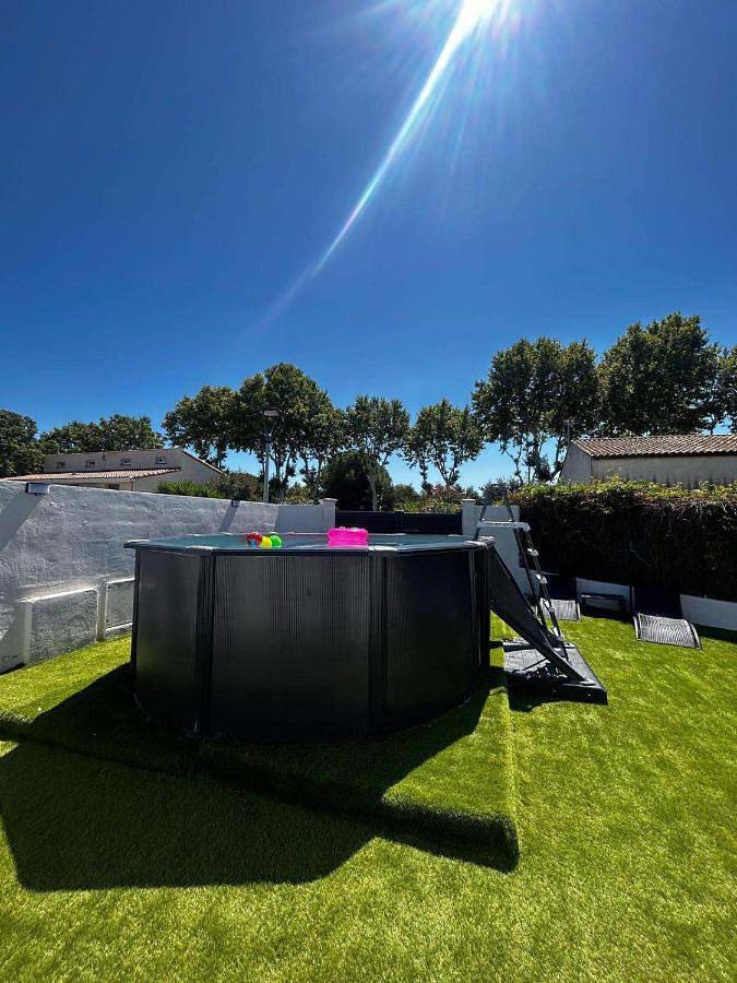 Location de vacances pour 6 personnes, avec piscine et terrasse à Mireval