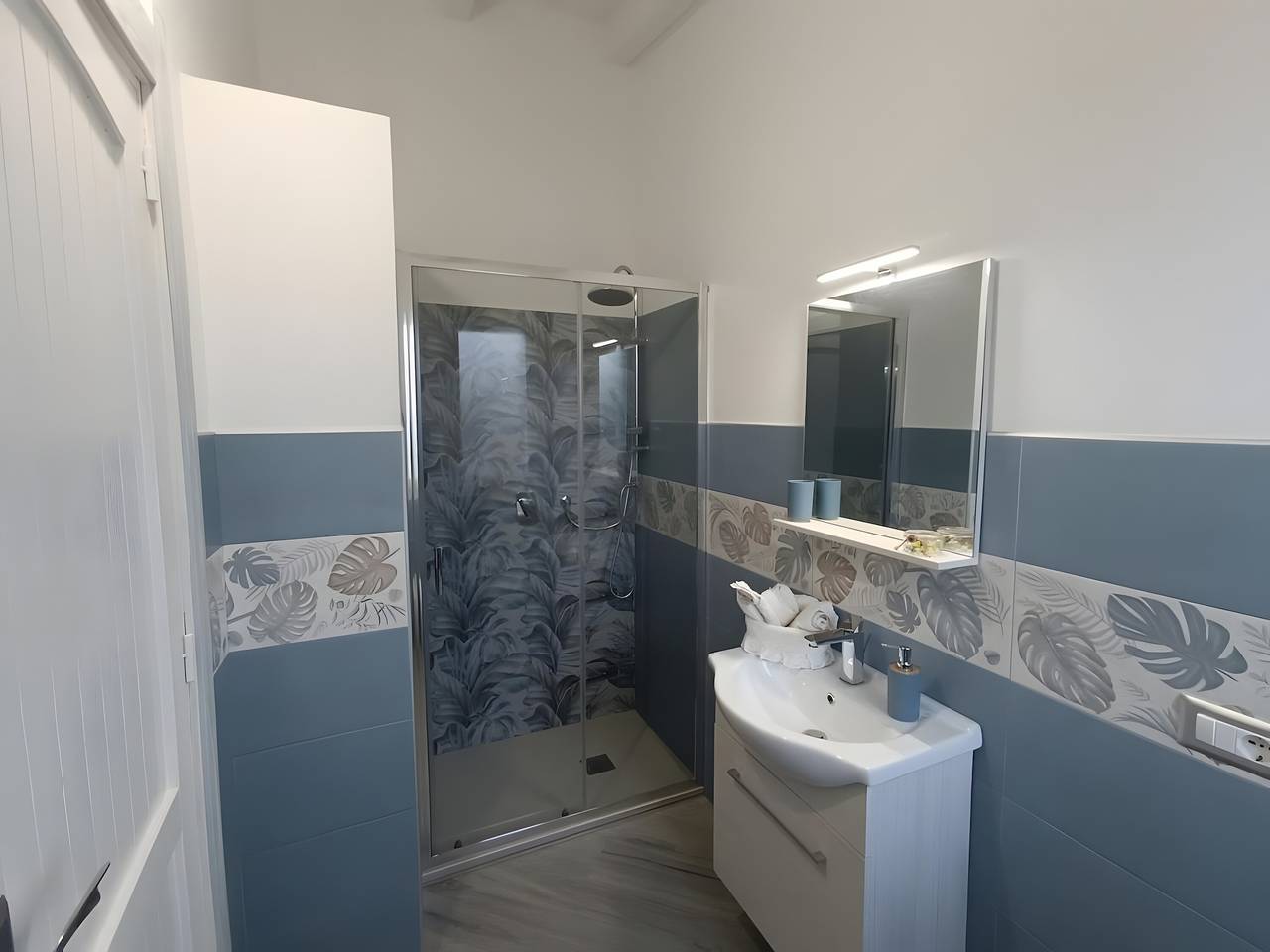 Casa Vacacional 'Moon' con Terraza Privada y Aire Acondicionado in Quartu Sant'Elena, Campidano