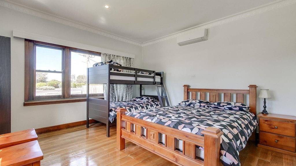 Holiday Home for 10 People in Lakes Entrance, Shire of East Gippsland
