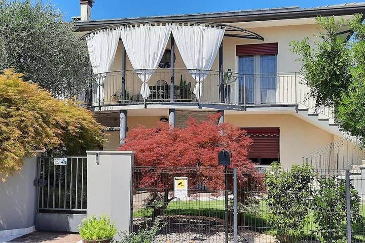 Gîte pour 5 personnes, avec vue et jardin dans Castagnole