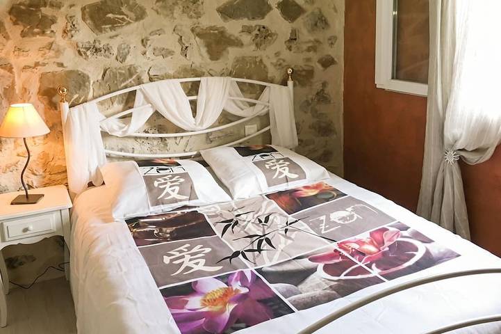 Location de vacances pour 12 personnes, avec Terrasse ainsi que Jardin et Piscine à Saint-Victor-la-Coste - 2