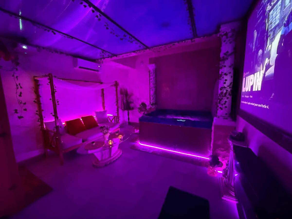 Appartement entier, Casa Di Vibes - Jacuzzi - Sauna in Saint-Maur-des-Fossés, Val-de-Marne