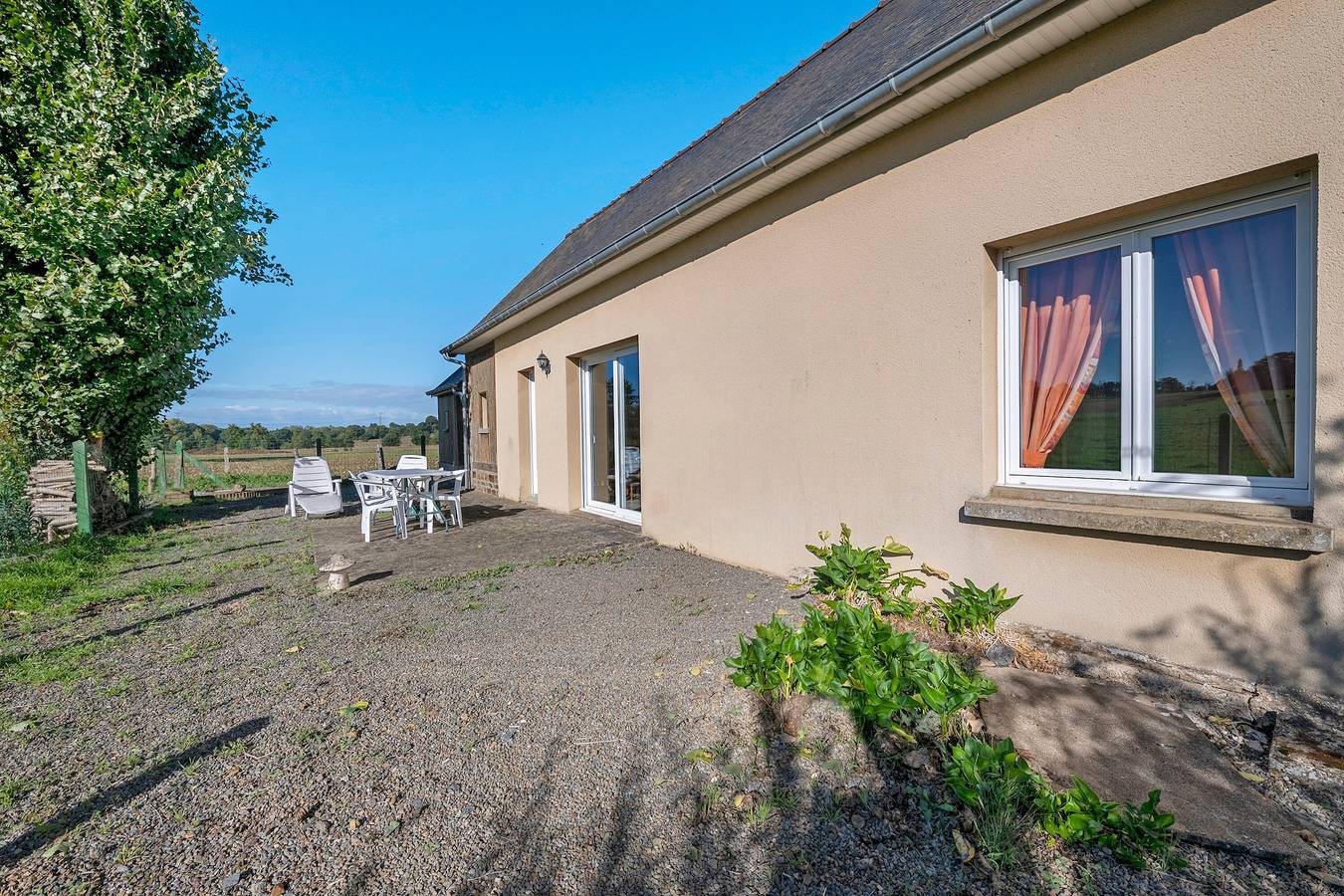 Gîte 'Gite La Landette' avec terrasse privée, jardin privé et Wi-Fi in Lapenty, Région d'Avranches
