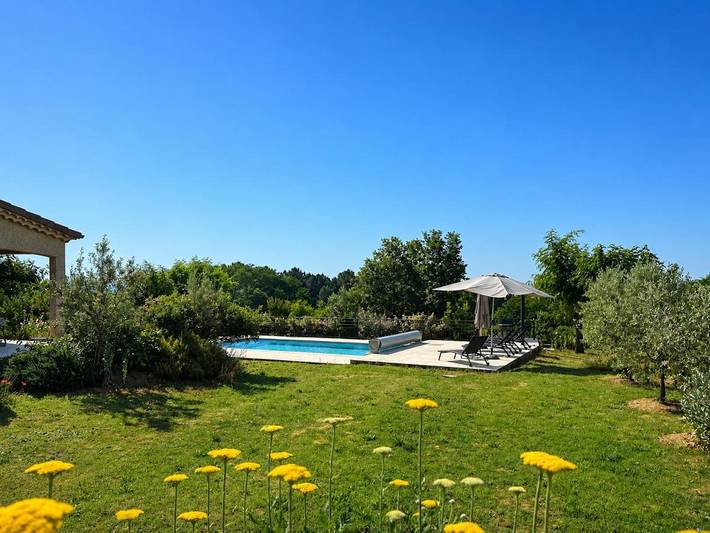 Location de vacances pour 8 personnes, avec Terrasse ainsi que Jardin et Piscine à Saint-Genest-de-Beauzon