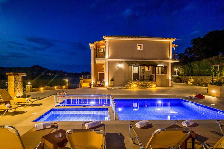 Villa για 8 άτομα, με μπαλκόνι στις Αλυκές