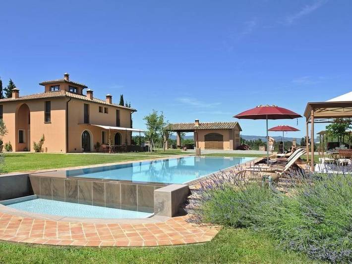 Ferienhaus für 11 Personen, mit Pool und Garten