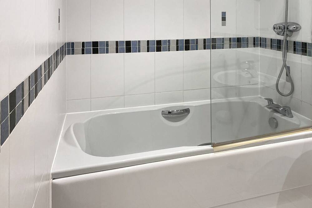 Entire apartment, 1 bedroom accommodation in Newquay in Watergate Bay, Newquay