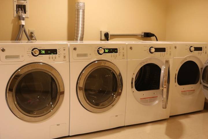 Hotel for 4 people, with pool and sauna as well as hot tub and yard on Oahu