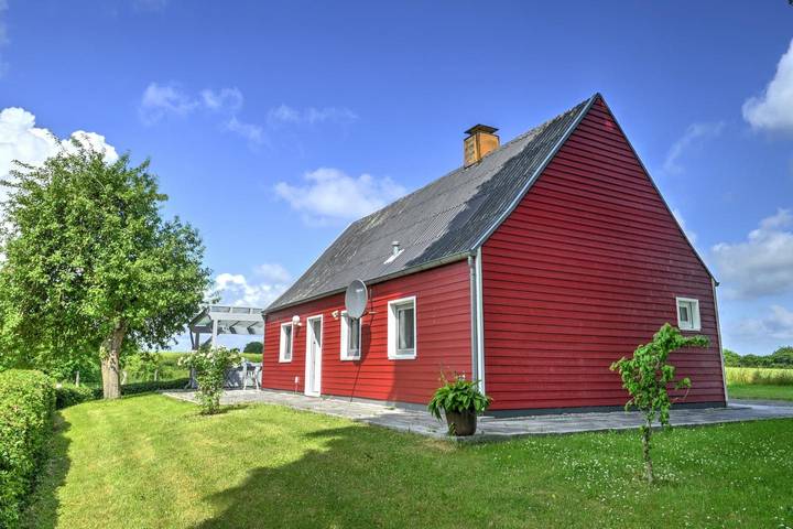 Ferienhaus für 4 Personen, mit Terrasse und Ausblick in Husby