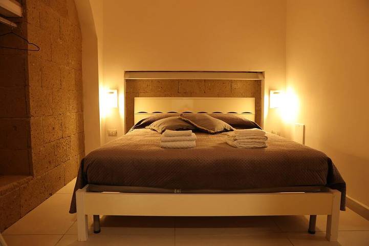Entire apartment, Cimabue Cave Holiday House Caserta a stone's throw from the Royal Palace in Caserta, Caserta Province