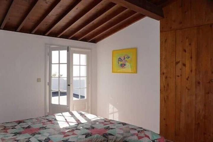 Spacious, generously furnished house in a row of ancient fishermen’s houses in São Miguel Island, Lagoa (Nossa Senhora do Rosário)