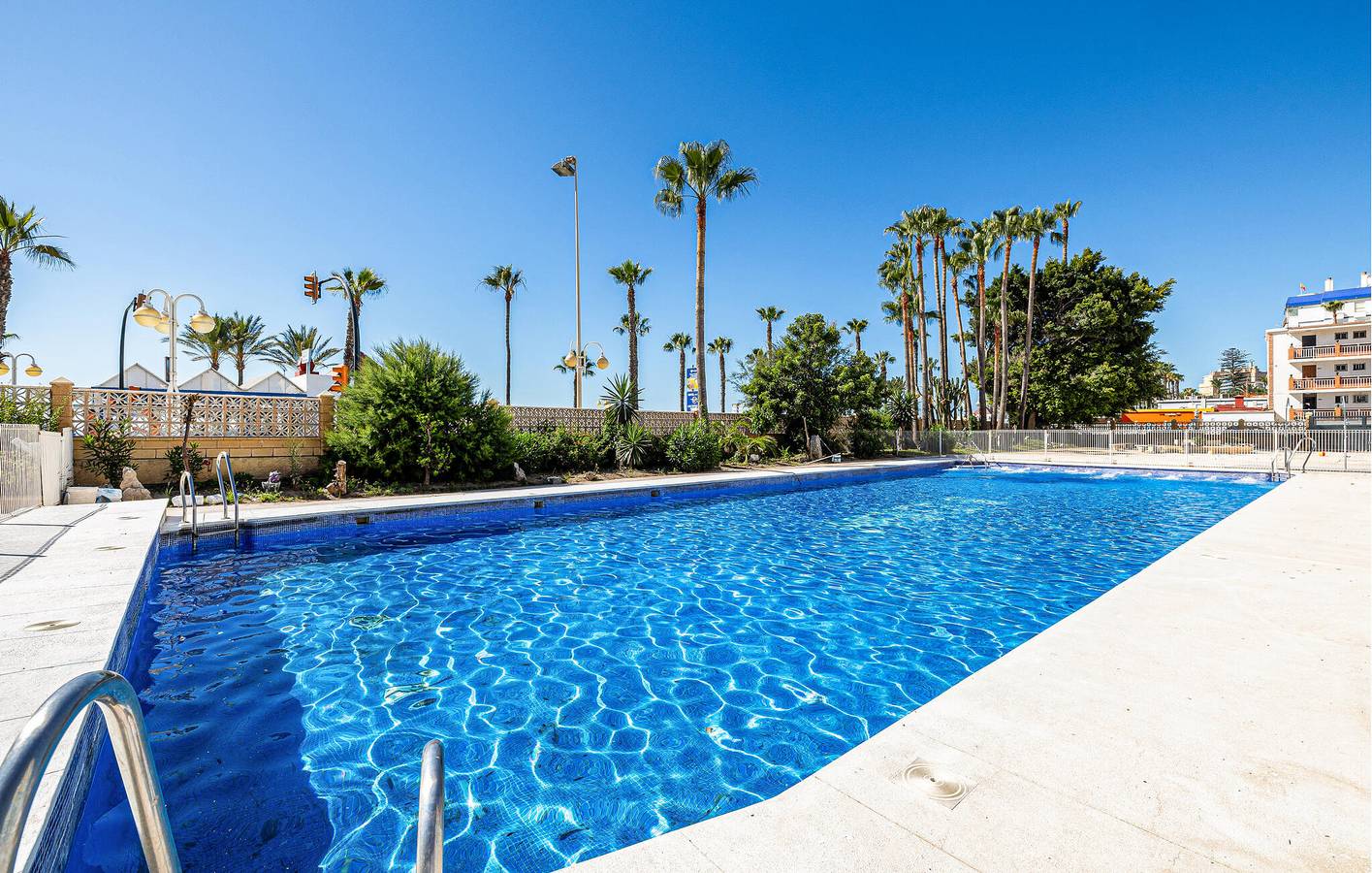 Geheel vakantieappartement, Appartement aan het strand met zwembad en terras in Benalmádena Costa, Benalmádena