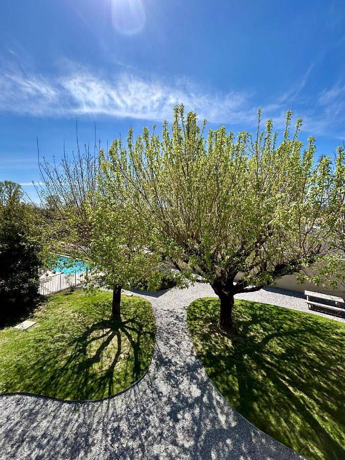 Gîte pour 2 personnes, avec jardin ainsi que piscine et vue, adapté aux familles à Saint-Privat (Ardèche) - 4