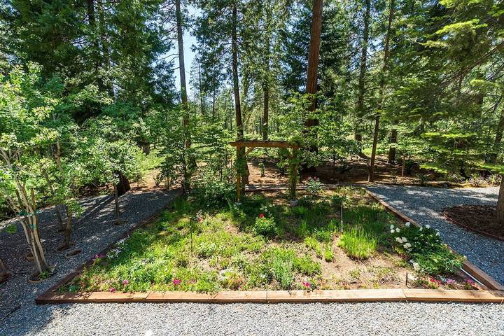 Vacation rental for 10 people, with hot tub and pool as well as yard in Arnold