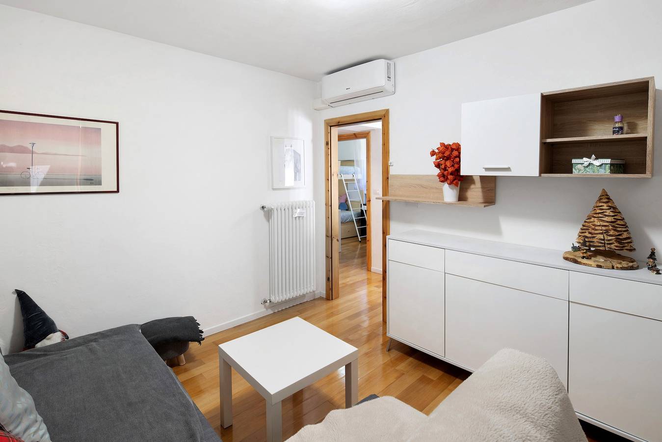 Entire apartment, Apartment 'Ciasa De Lucky' with Mountain View, Private Terrace and Wi-Fi in Forno, Moena