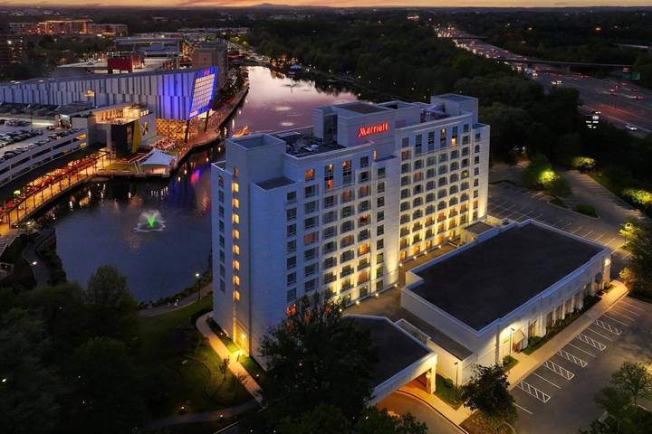 Hotel for 3 people, with terrace - 1