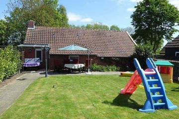 Ferienhaus für 4 Personen, mit Terrasse und Garten in Weener