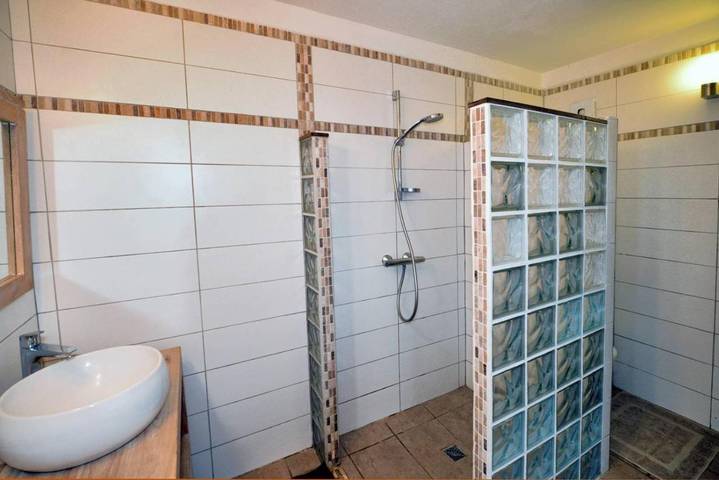 Gîte pour 2 personnes, avec vue ainsi que piscine et terrasse, adapté aux familles dans Anse l'Etang - 4