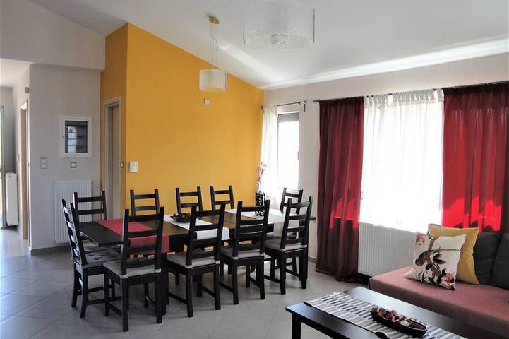 Nouvelle villa de vacances, jardin grec, piscine, barbecue, vue magnifique, à 2 km de la mer in Agia Marina (Koropi), Côte est de la région de l'Attique