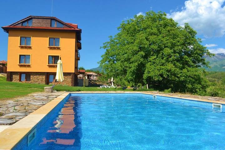 Maison d’hôte pour 22 personnes, avec jardin et vue ainsi que sauna et piscine, animaux acceptés en Bulgarie