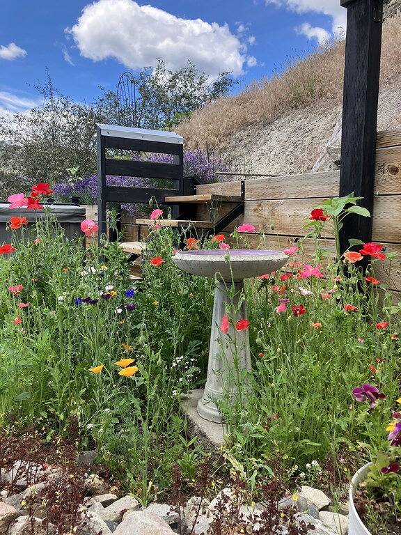 Privater, herzhafter See- / Bergblick, Whirlpool, perfekte Flucht für Paare. in Peachland, Regional District of Central Okanagan