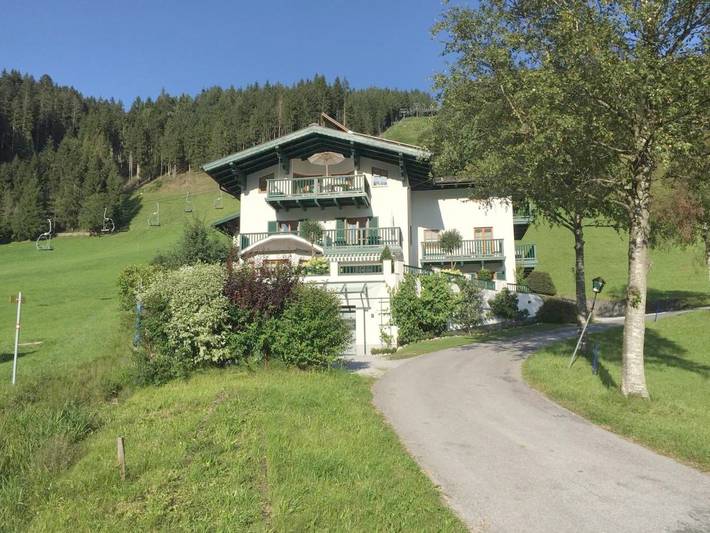 Ferienwohnung für 4 Personen, mit Ausblick und Terrasse in Eben im Pongau