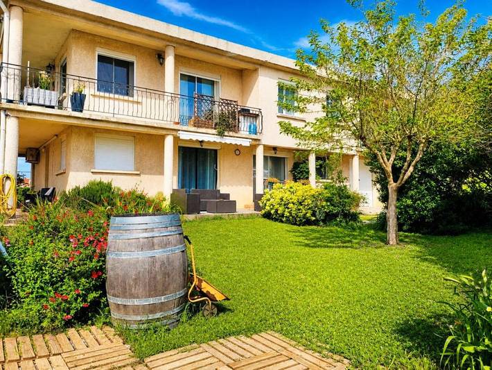 Gîte pour 4 personnes, avec terrasse ainsi que jardin et piscine à Lunel-Viel - 2