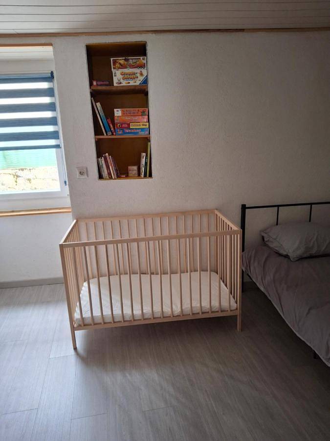 Gîte pour 6 personnes, avec jardin à Verrières-de-Joux - 2